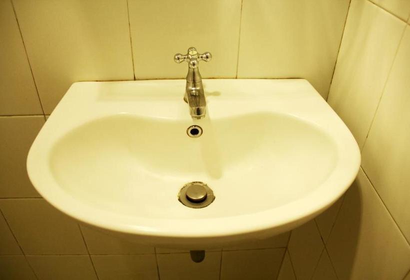 בית מלון כפרי Zen Rooms Sukajadi Sindang Sirna