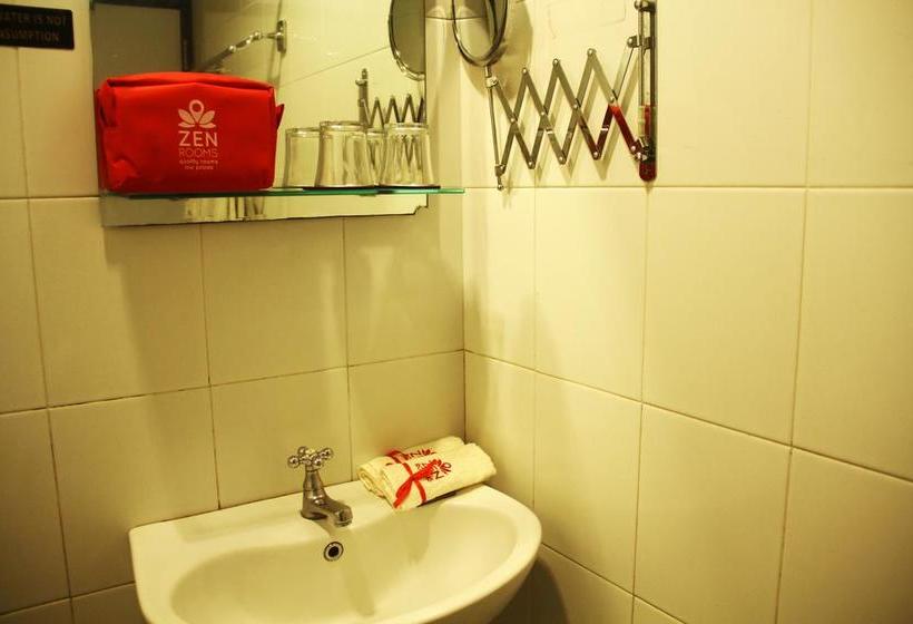 בית מלון כפרי Zen Rooms Sukajadi Sindang Sirna