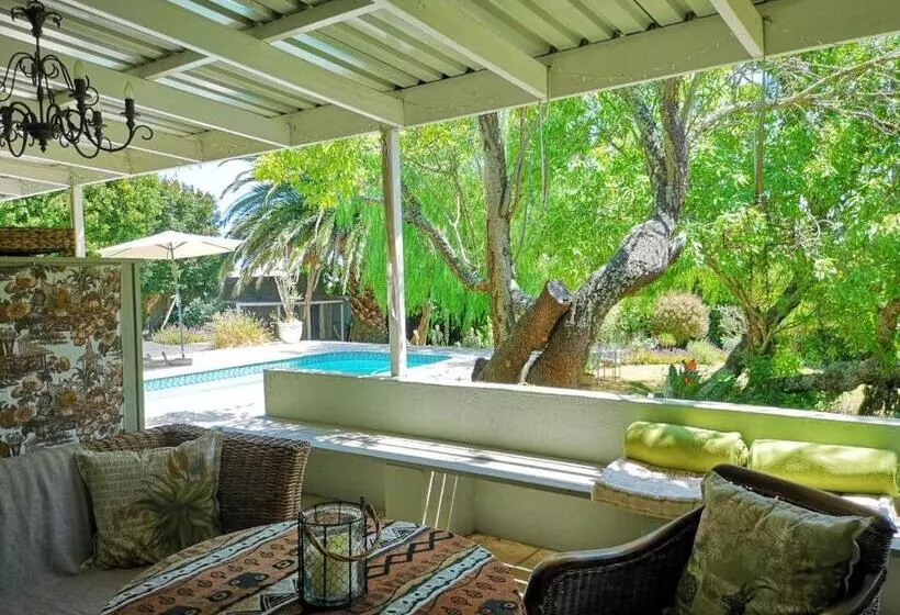 Almond Cottage Bed & Breakfast