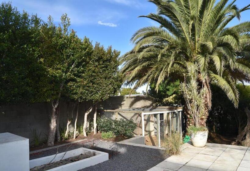 Almond Cottage Bed & Breakfast