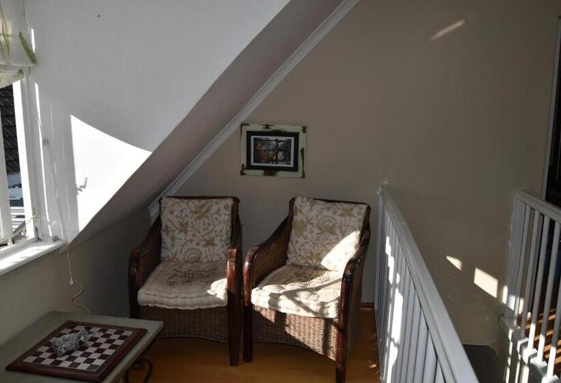 Almond Cottage Bed & Breakfast