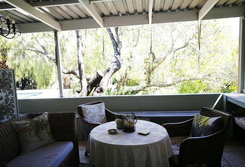 Almond Cottage Bed & Breakfast