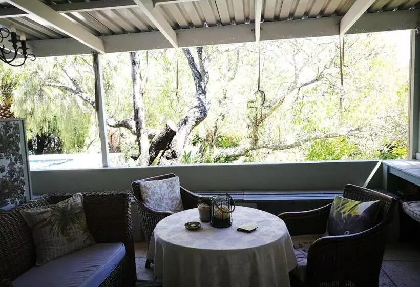 Almond Cottage Bed & Breakfast