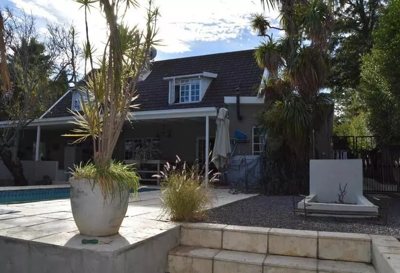 Almond Cottage Bed & Breakfast