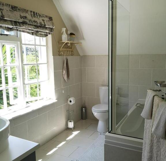 Almond Cottage Bed & Breakfast