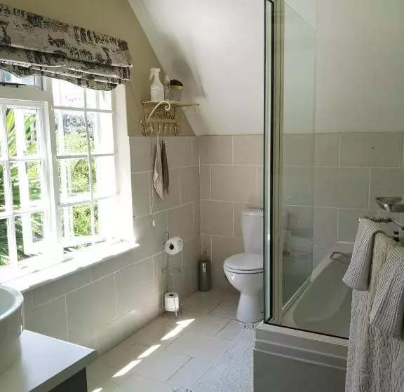 Almond Cottage Bed & Breakfast