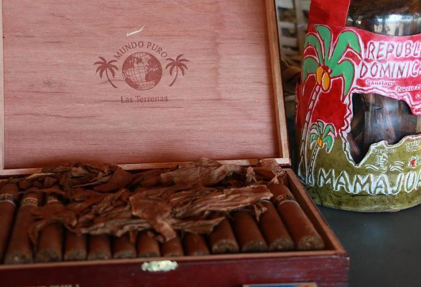 Caribbean Living Beach Club & Hostel