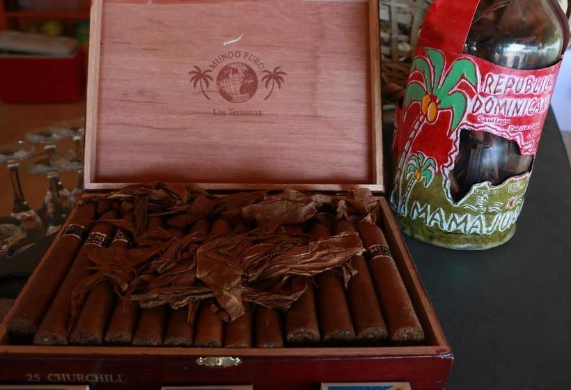 Caribbean Living Beach Club & Hostel