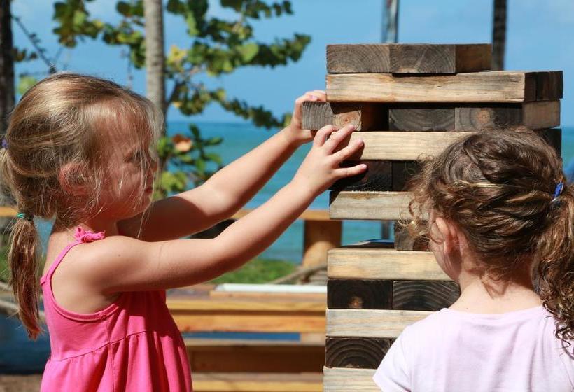 Caribbean Living Beach Club & Hostel