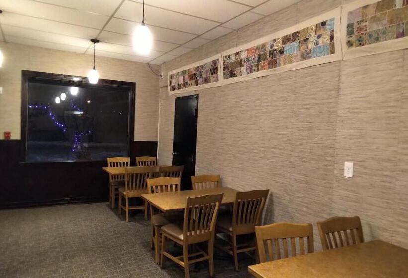 هتل Dinosaur & Newcastle Bar