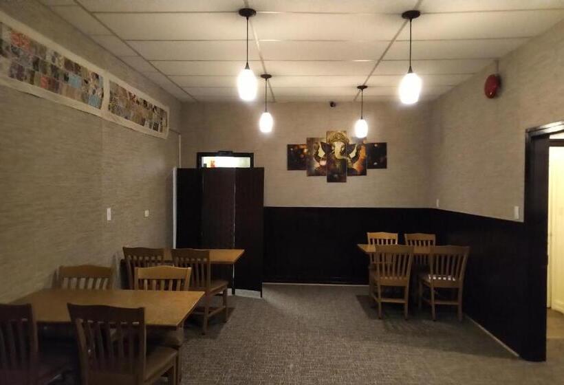 هتل Dinosaur & Newcastle Bar