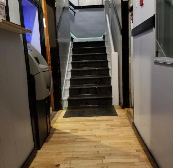 هتل Dinosaur & Newcastle Bar