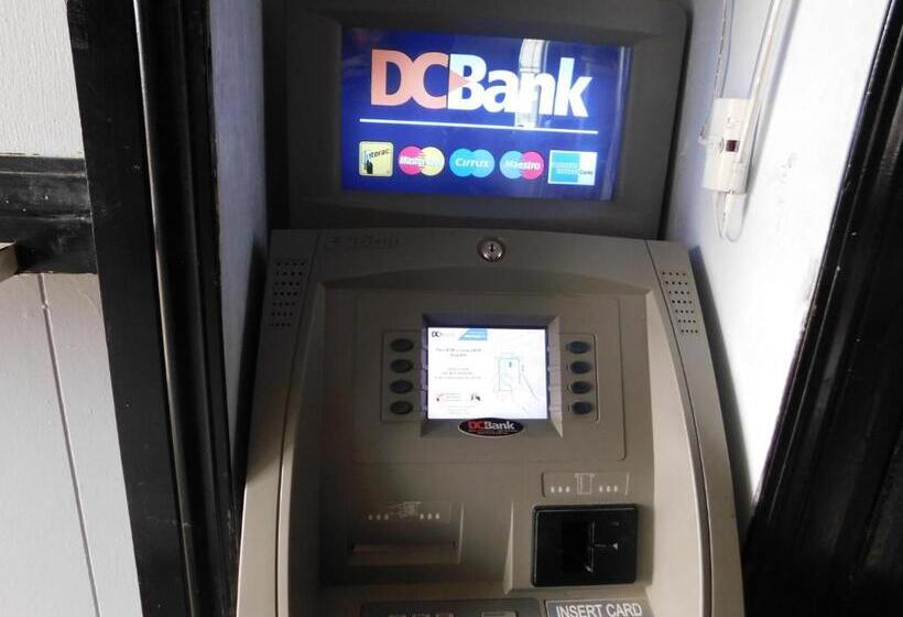 هتل Dinosaur & Newcastle Bar