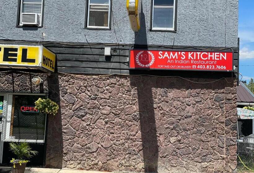 هتل Dinosaur & Newcastle Bar