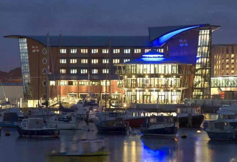 Hotel Rnli College