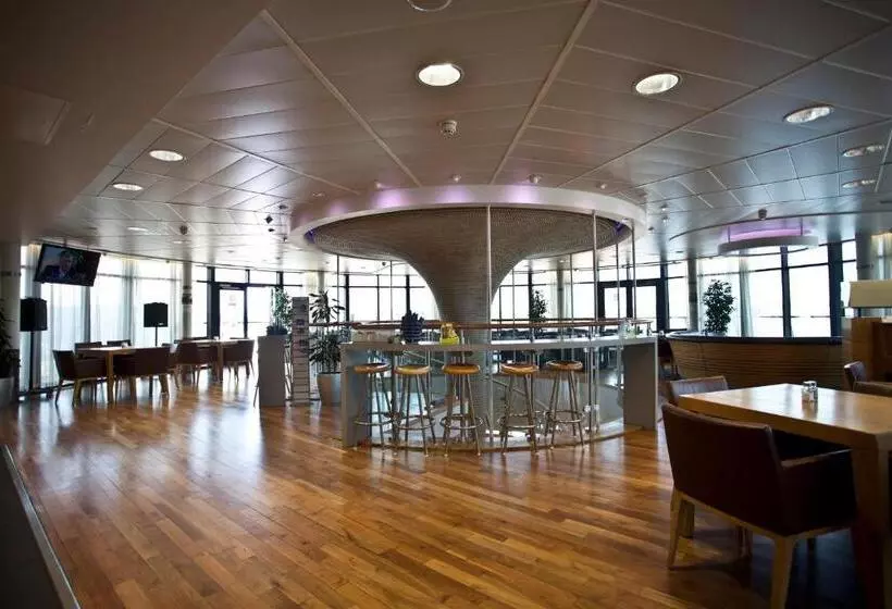 Hotel Rnli College