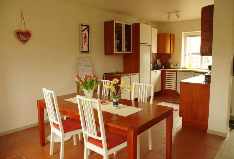 تختخواب و صبحانه Villa Pedell