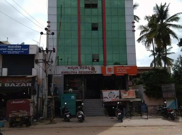 ホテル Iroomz Amrutha Residency