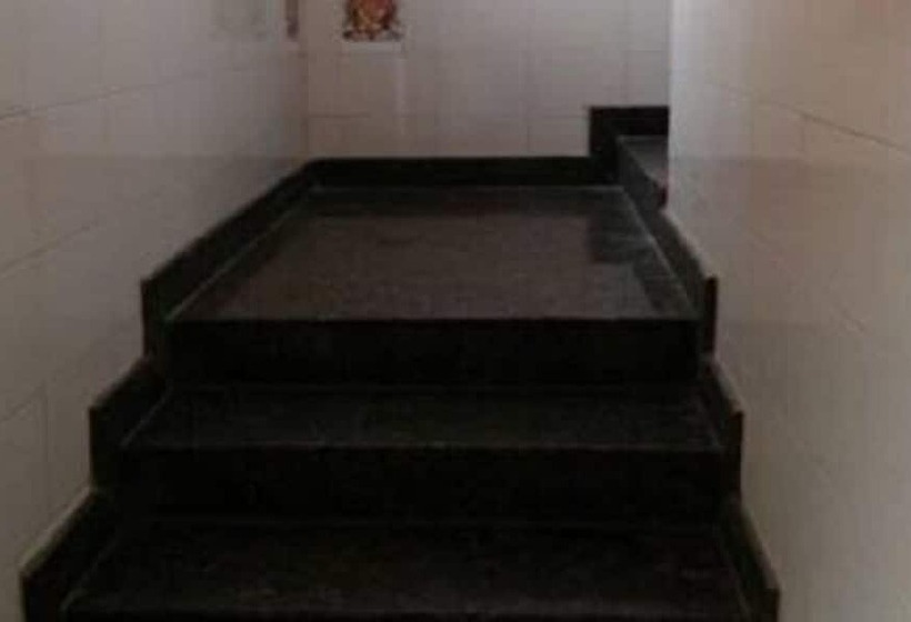 호텔 Iroomz Amrutha Residency