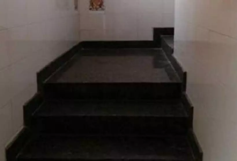 ホテル Iroomz Amrutha Residency