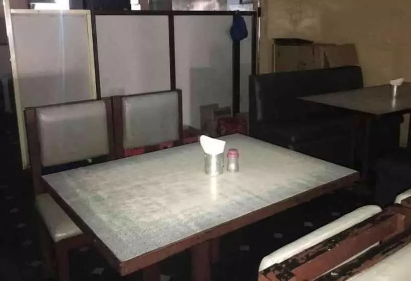 ホテル Iroomz Amrutha Residency