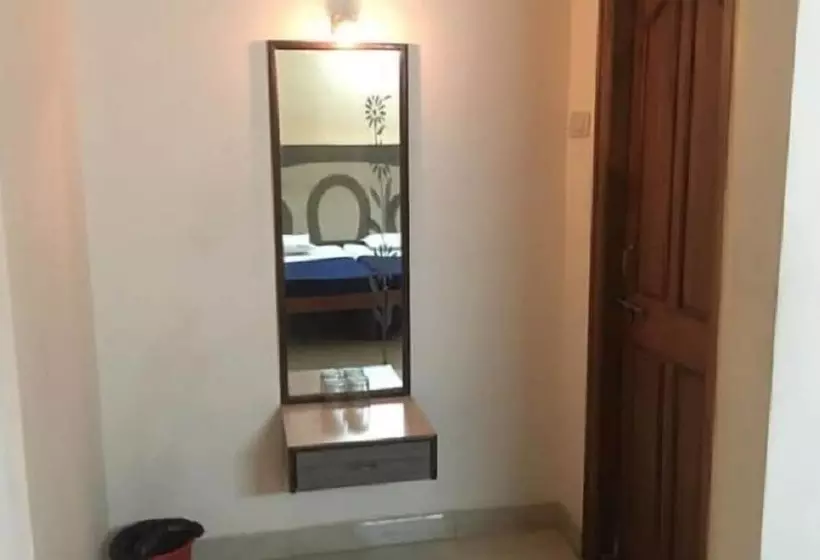 ホテル Iroomz Amrutha Residency