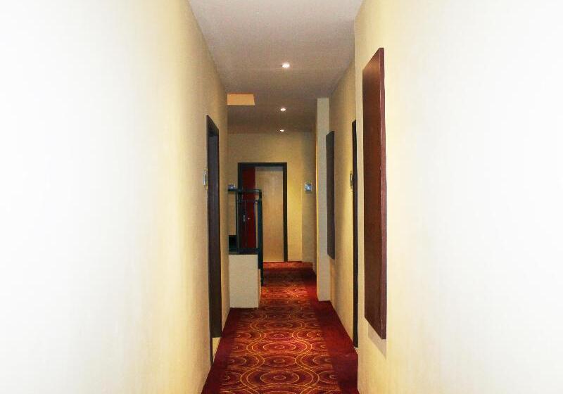 Отель Maleosan Inn Manado