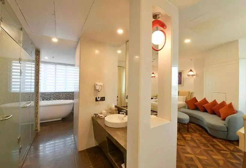 Hotelli Pal Heights Mantra