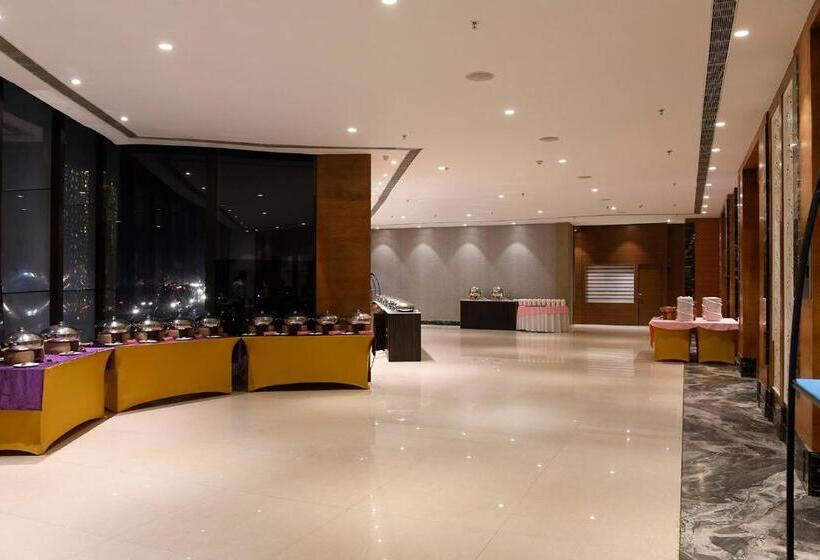 Hotel Pal Heights Mantra