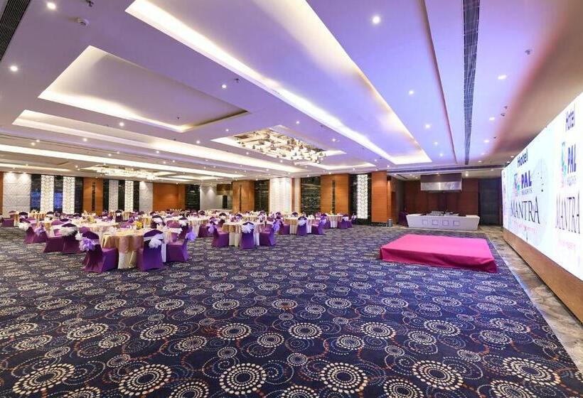 Hotel Pal Heights Mantra