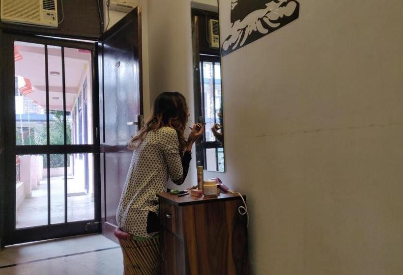 Live Free Hostel Rishikesh