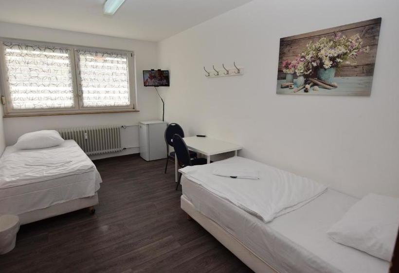 호스텔 Monteurzimmer Plochingen