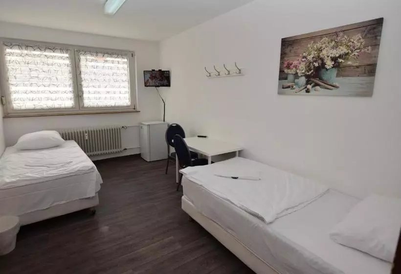 ユースホステル Monteurzimmer Plochingen