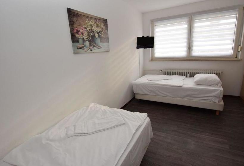 호스텔 Monteurzimmer Plochingen