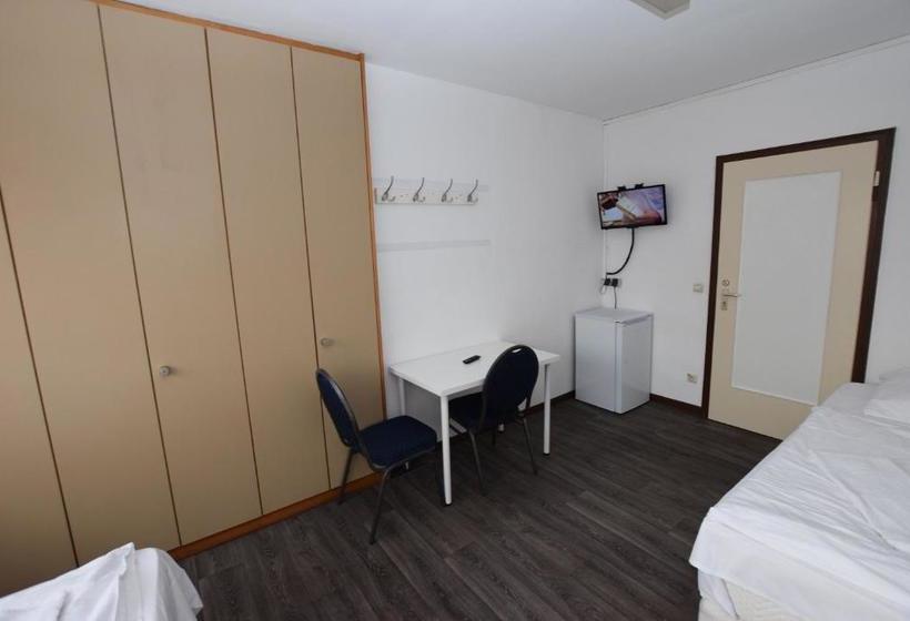 호스텔 Monteurzimmer Plochingen