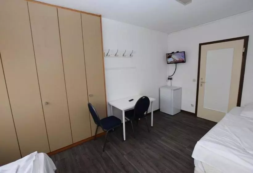 ユースホステル Monteurzimmer Plochingen