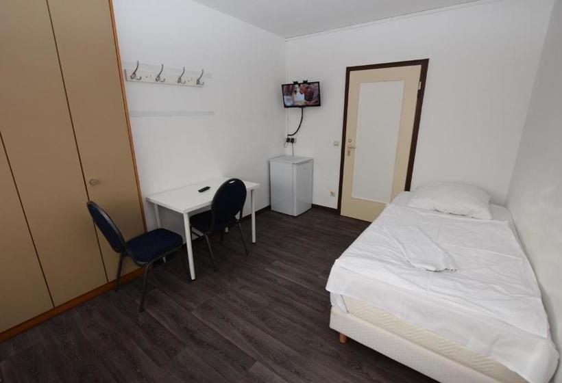 호스텔 Monteurzimmer Plochingen