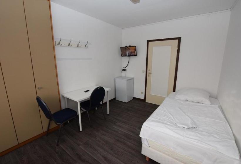 호스텔 Monteurzimmer Plochingen