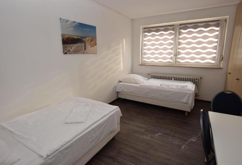 호스텔 Monteurzimmer Plochingen