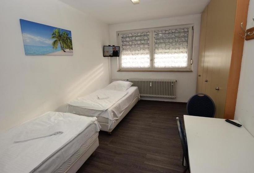 호스텔 Monteurzimmer Plochingen
