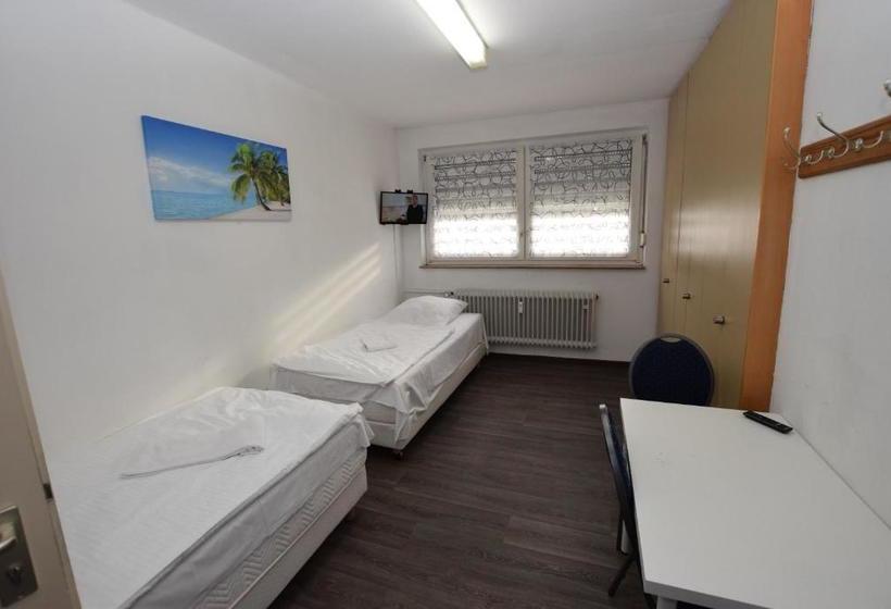 호스텔 Monteurzimmer Plochingen
