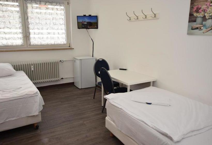 호스텔 Monteurzimmer Plochingen
