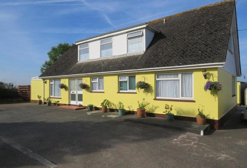 تختخواب و صبحانه Monterey Pines