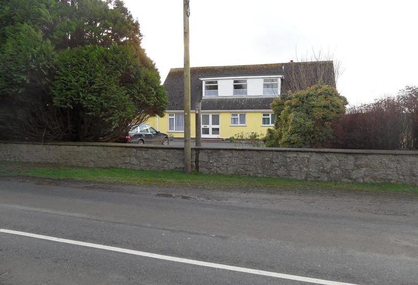 تختخواب و صبحانه Monterey Pines