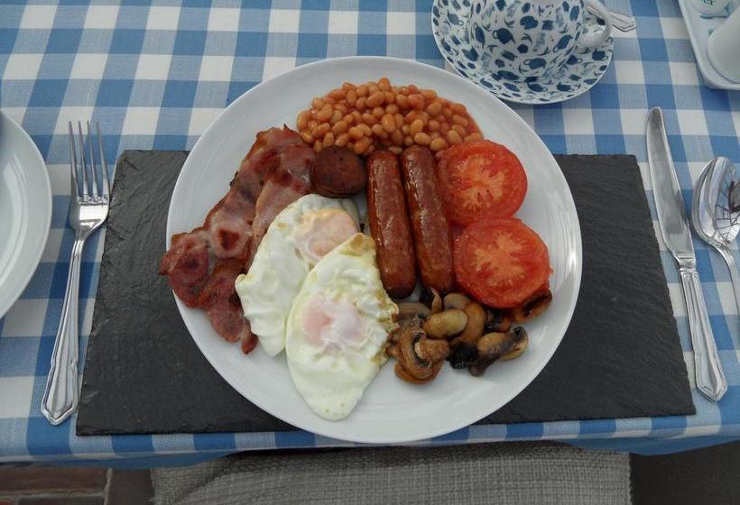 تختخواب و صبحانه Monterey Pines