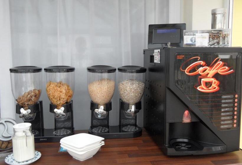 تختخواب و صبحانه Monterey Pines