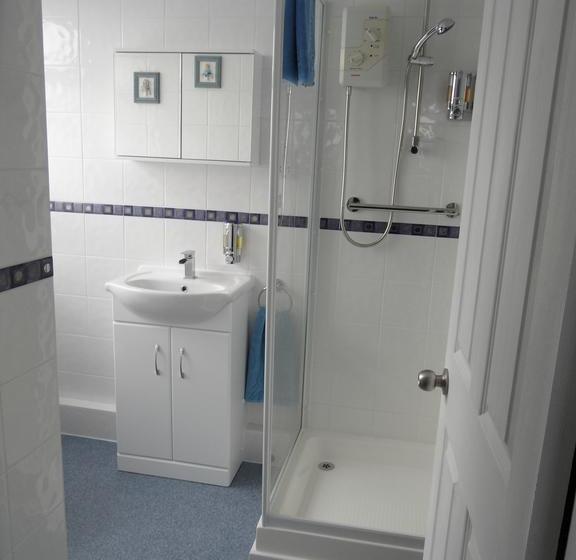 تختخواب و صبحانه Monterey Pines