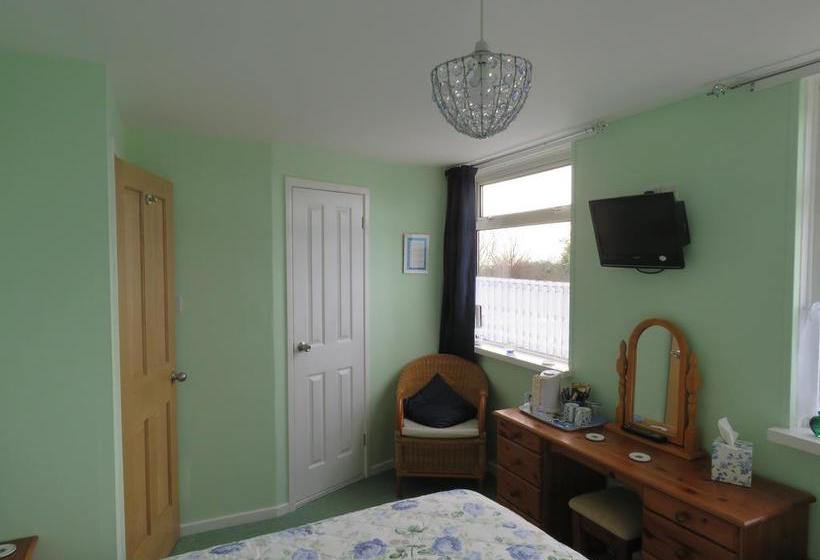 تختخواب و صبحانه Monterey Pines