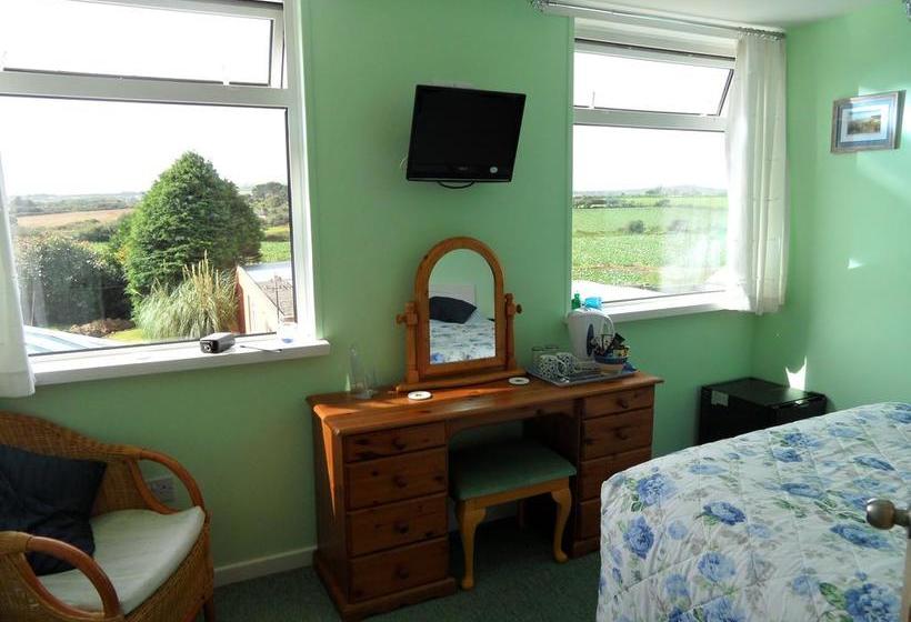 تختخواب و صبحانه Monterey Pines