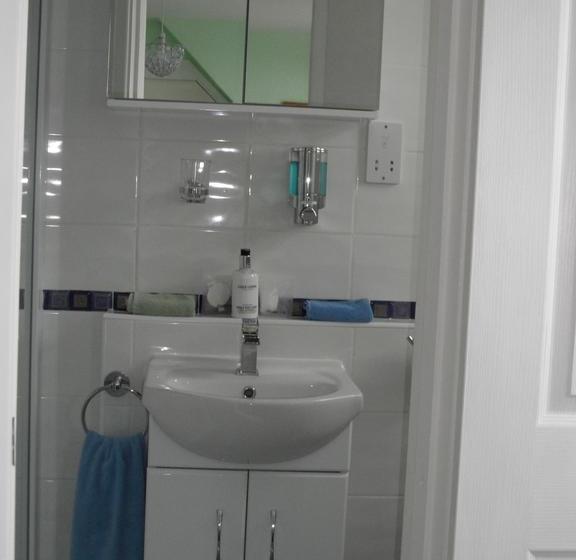 تختخواب و صبحانه Monterey Pines